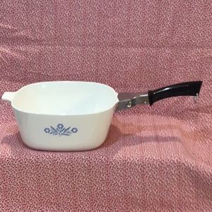 2 1/2 quart Corning ware casserole dish with detachable handle